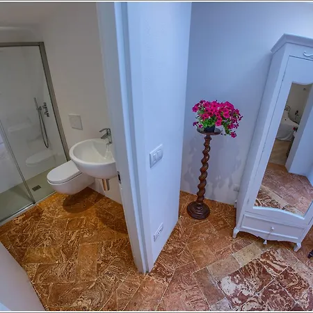 Vinicia, Pool, Jacuzzi, Airco Gæstehus 4*