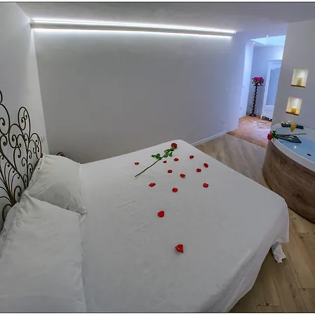 Vinicia, Pool, Jacuzzi, Airco Gæstehus 4*